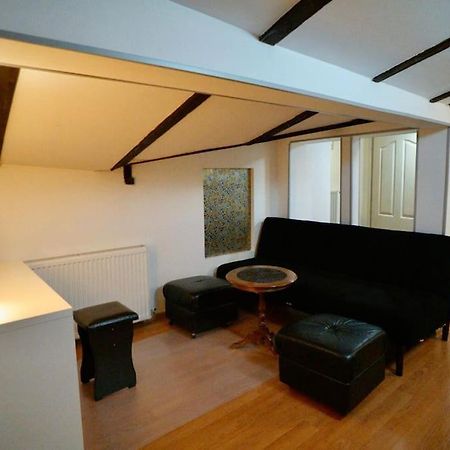 2-Room Cozy Retreat Near City Center Bukarest Exteriör bild