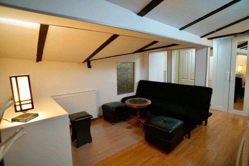 2-Room Cozy Retreat Near City Center Bukarest Exteriör bild